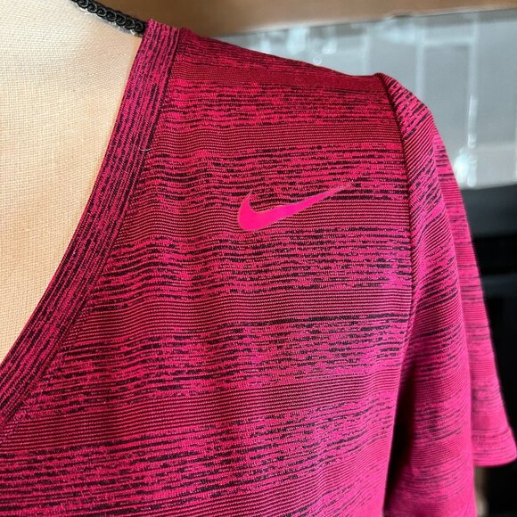 The Nike Tee Women's Dri-Fit Golf Tennis Cross Fit Gym T-shirt Sz Medium - Picture 3 of 6